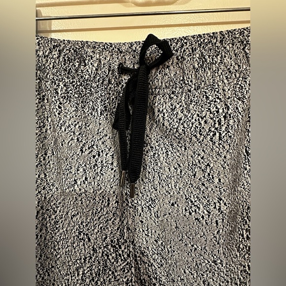 Lululemon Jet Joggers - Picture 3 of 8